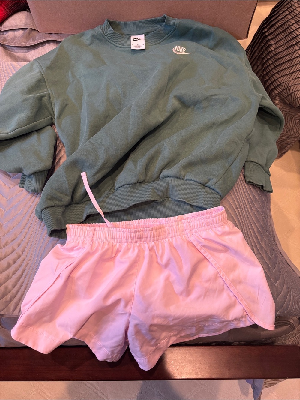 Nike girls green sweatshirt and Light Pink Athletic Shorts both size medium